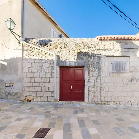 Sonja P 2* Rab Town